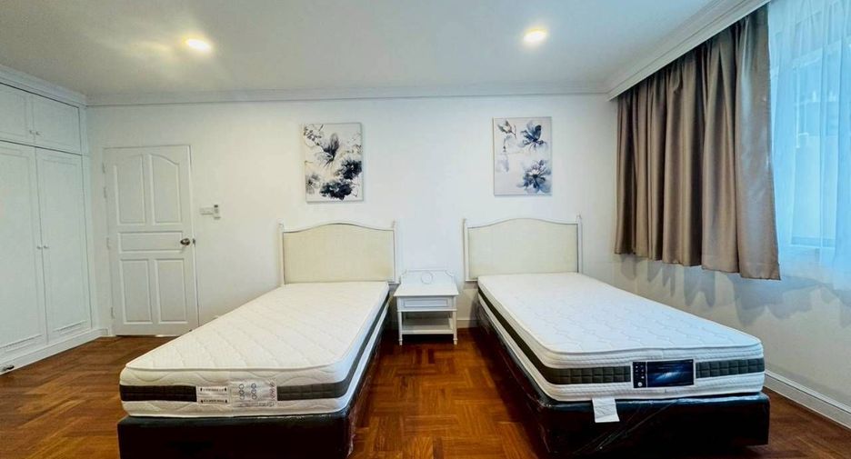 For rent 4 bedrooms condo in Watthana, Bangkok