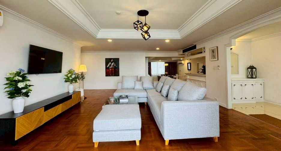 For rent 4 bedrooms condo in Watthana, Bangkok