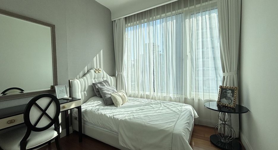 For rent 2 bedrooms condo in Pathum Wan, Bangkok