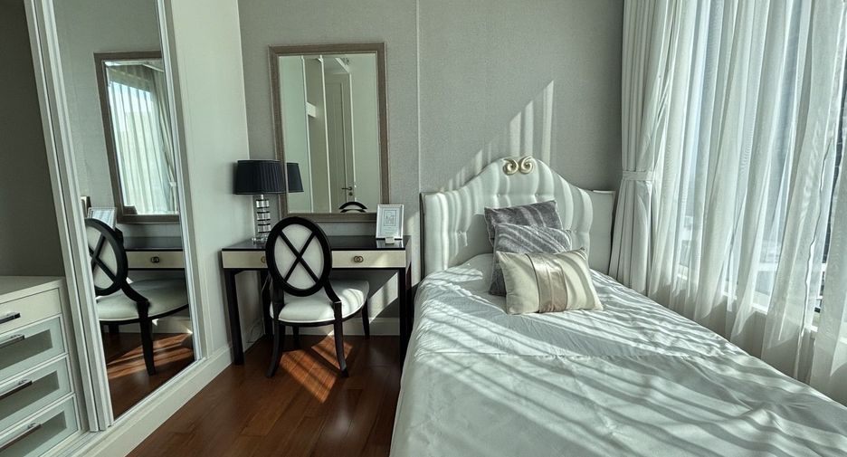 For rent 2 bedrooms condo in Pathum Wan, Bangkok