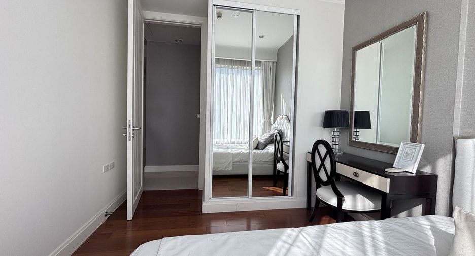For rent 2 bedrooms condo in Pathum Wan, Bangkok