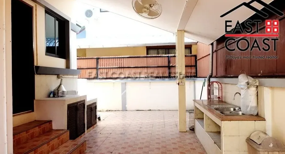 For rent and for sale 5 bedrooms house in Bang Lamung, Chonburi