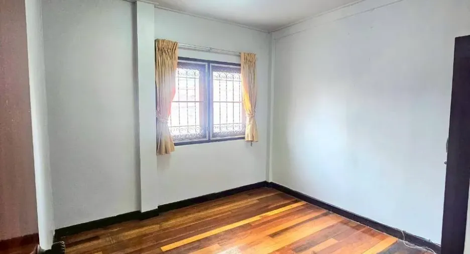 For sale 3 bedrooms townhouse in Wang Thonglang, Bangkok