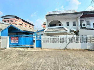 出售 3 卧室 联排别墅 在 Wang Thong Lang, 曼谷