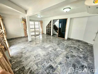 出售 3 卧室 联排别墅 在 Wang Thong Lang, 曼谷