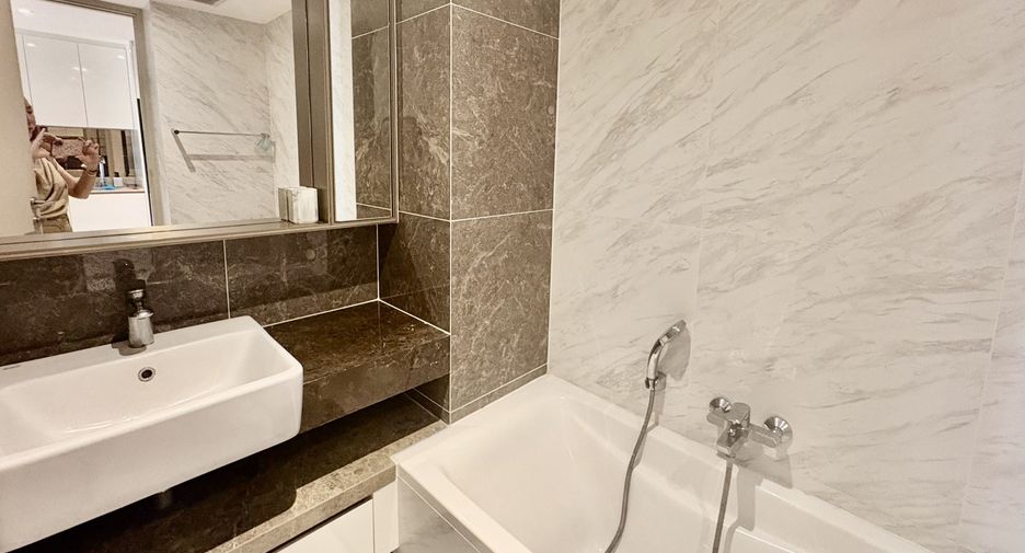 For rent 2 bedrooms condo in Khlong Toei, Bangkok
