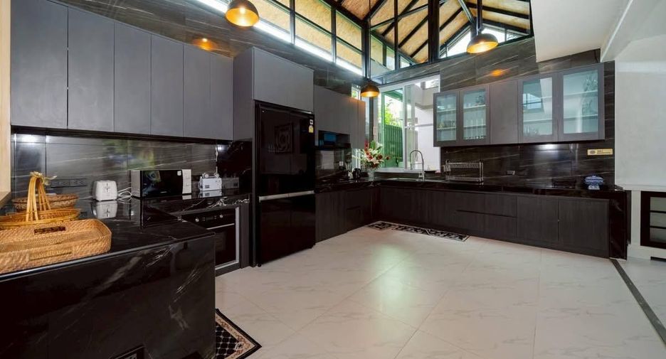 For rent 3 bedrooms villa in Mueang Phuket, Phuket