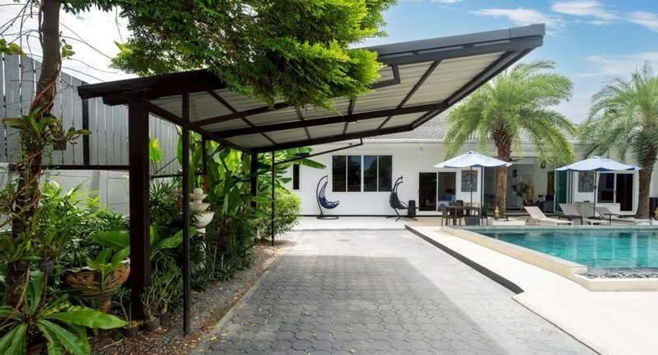 For rent 3 bedrooms villa in Mueang Phuket, Phuket