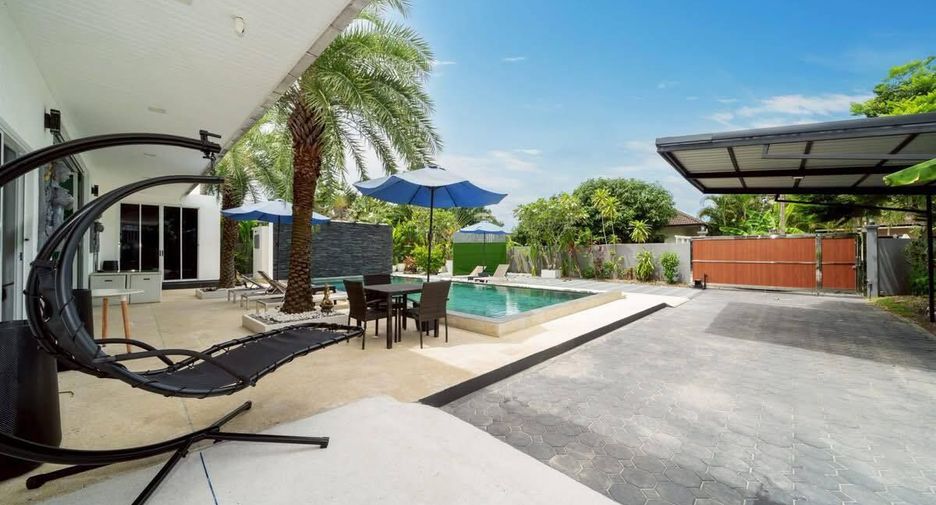 For rent 3 bedrooms villa in Mueang Phuket, Phuket