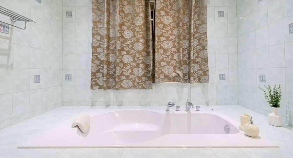 For rent 3 bedrooms villa in Mueang Phuket, Phuket