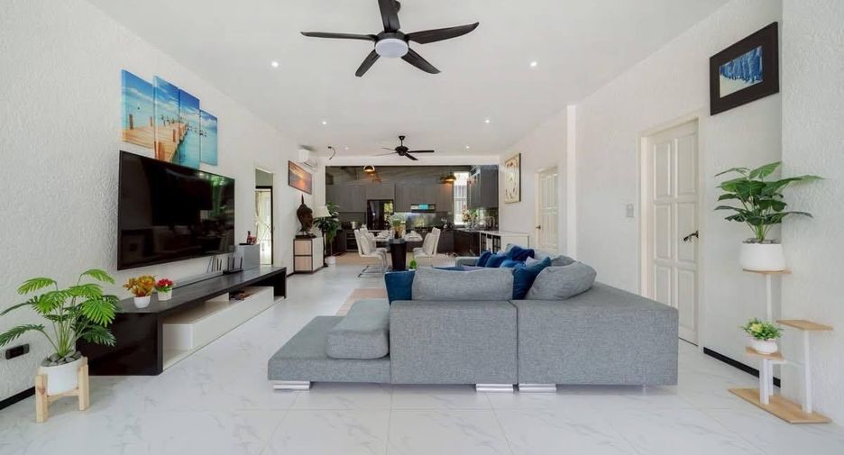For rent 3 bedrooms villa in Mueang Phuket, Phuket