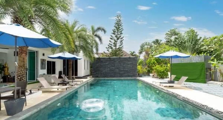 For rent 3 bedrooms villa in Mueang Phuket, Phuket