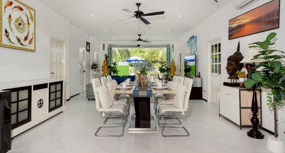 For rent 3 bedrooms villa in Mueang Phuket, Phuket