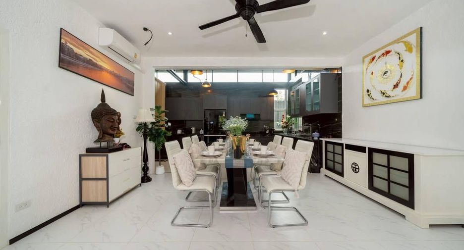 For rent 3 bedrooms villa in Mueang Phuket, Phuket