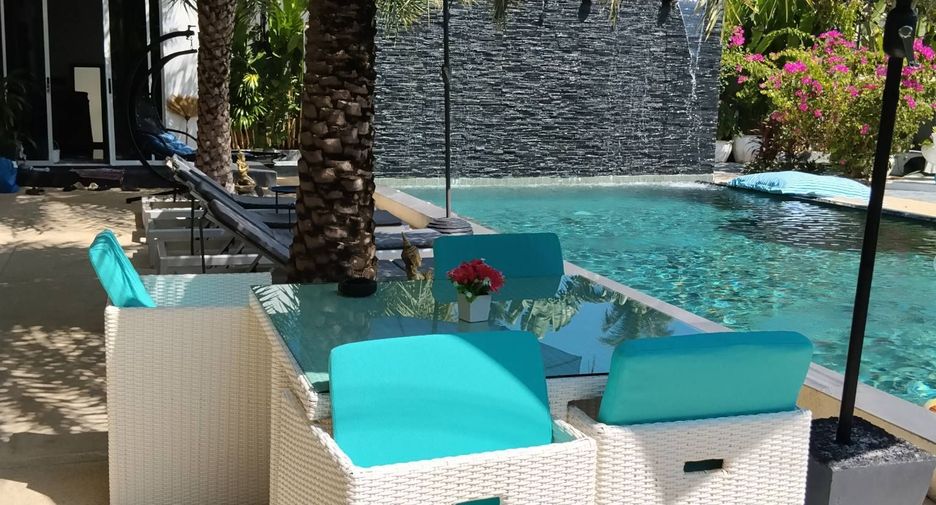 For rent 3 bedrooms villa in Mueang Phuket, Phuket