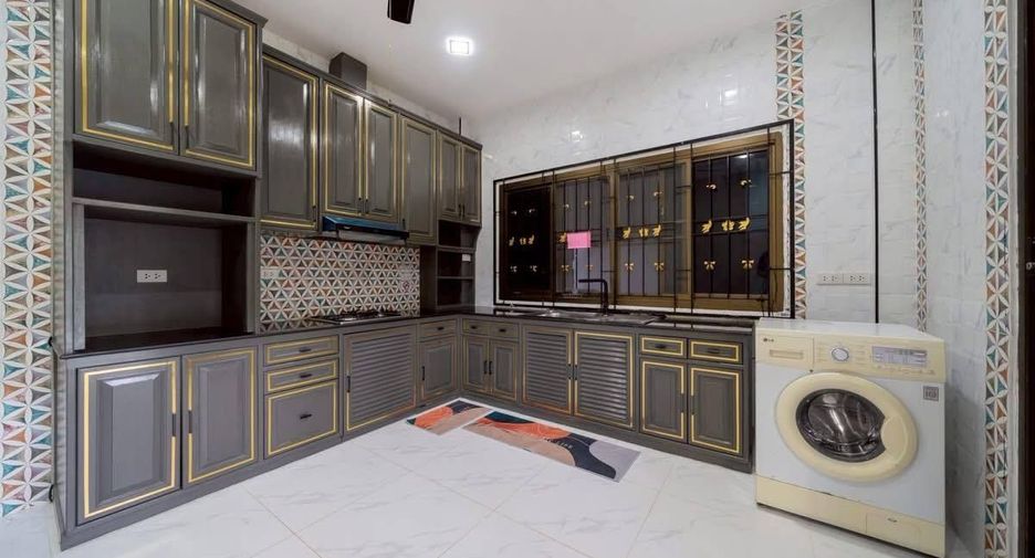 For rent 3 bedrooms villa in Mueang Phuket, Phuket