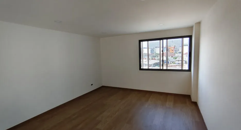 Casa adosada en venta de 2 habitaciones en Suan Luang, Bangkok