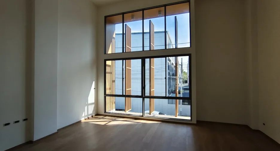 Casa adosada en venta de 2 habitaciones en Suan Luang, Bangkok