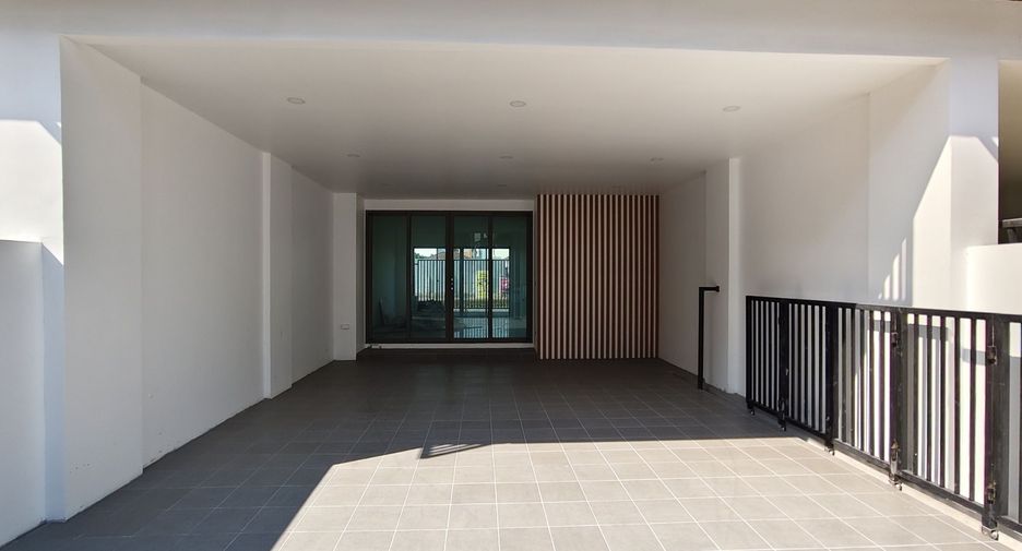 Casa adosada en venta de 2 habitaciones en Suan Luang, Bangkok