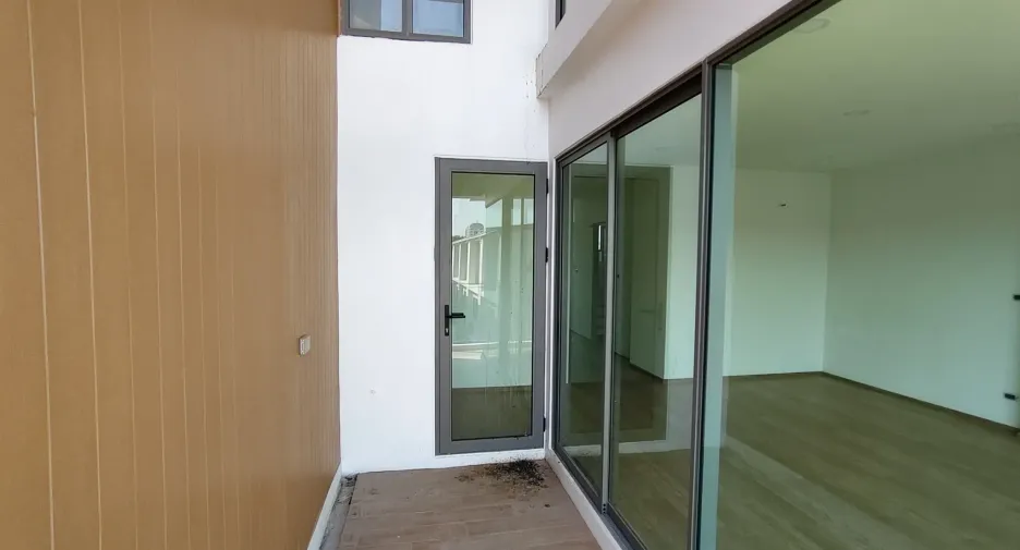 Casa adosada en venta de 2 habitaciones en Suan Luang, Bangkok