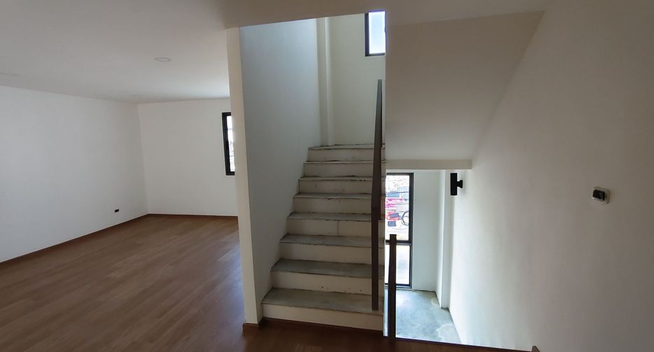 Casa adosada en venta de 2 habitaciones en Suan Luang, Bangkok