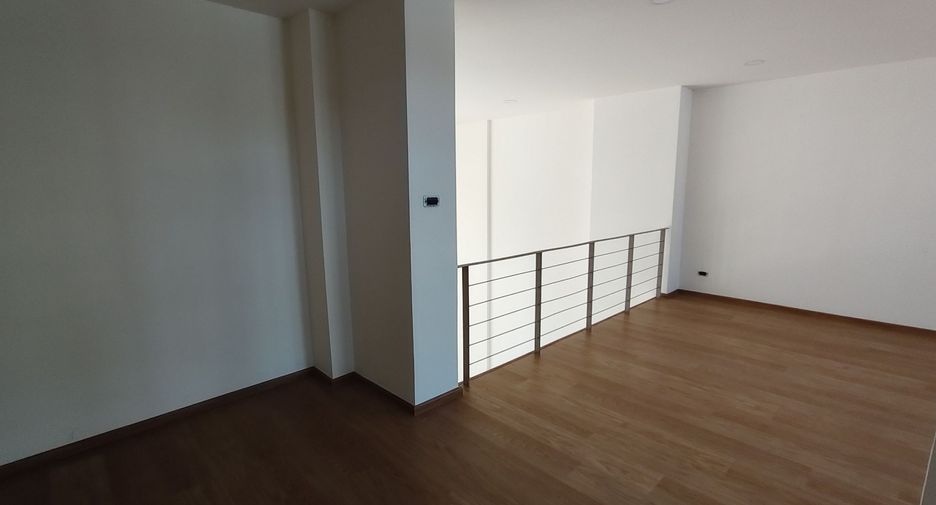 Casa adosada en venta de 2 habitaciones en Suan Luang, Bangkok