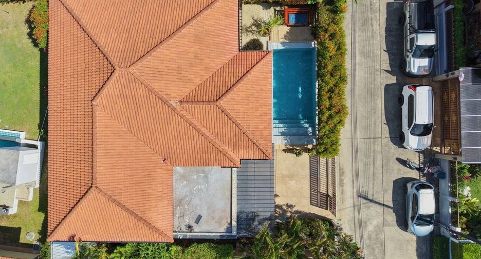 For rent 4 bedrooms house in Mueang Phuket, Phuket