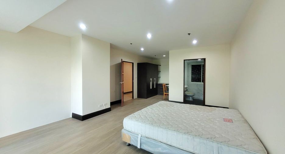 À louer 3 chambres condo à Watthana, Bangkok