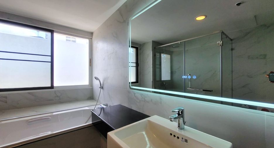 À louer 3 chambres condo à Watthana, Bangkok