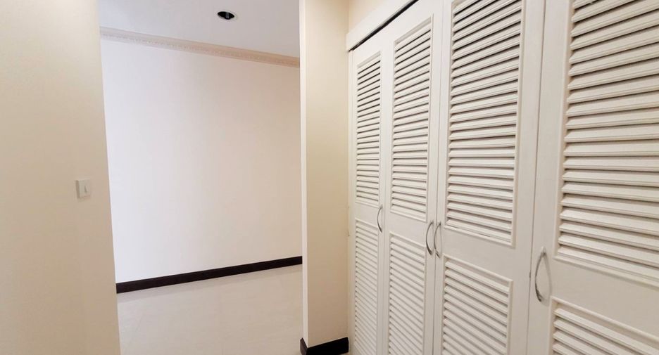 À louer 3 chambres condo à Watthana, Bangkok