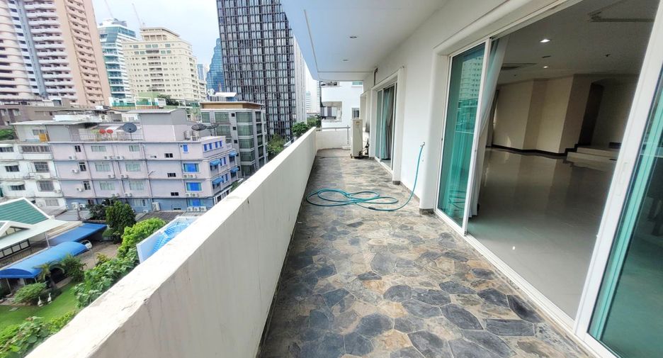 À louer 3 chambres condo à Watthana, Bangkok