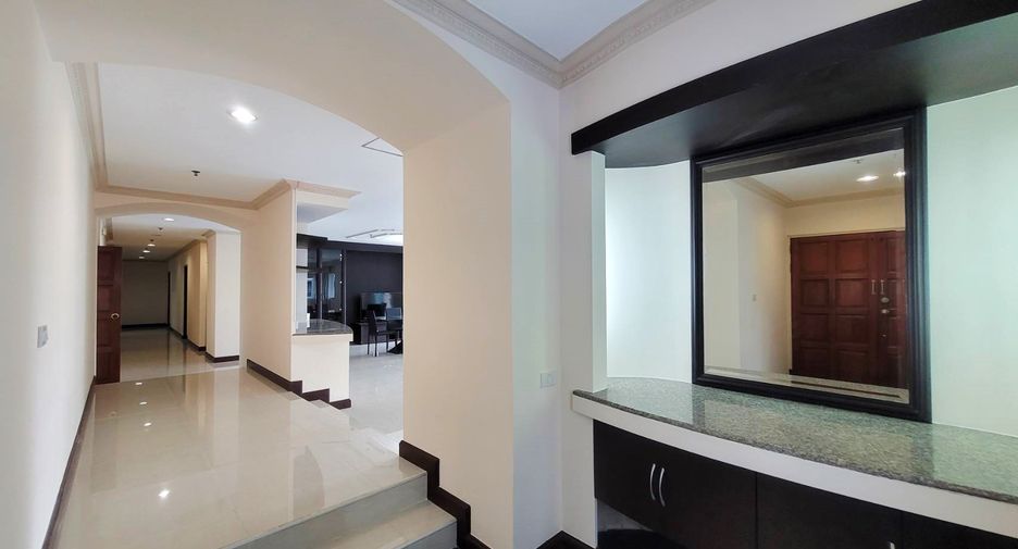 À louer 3 chambres condo à Watthana, Bangkok