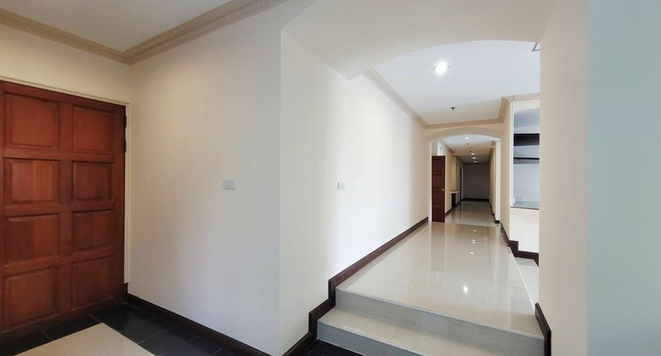 À louer 3 chambres condo à Watthana, Bangkok