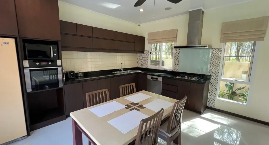 Villa zum Kauf und zur Miete mit 3 Zimmer in Mueang Phuket, Phuket