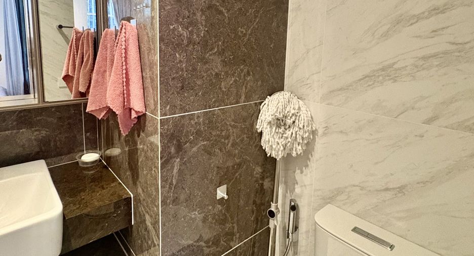For rent 1 bed condo in Khlong Toei, Bangkok