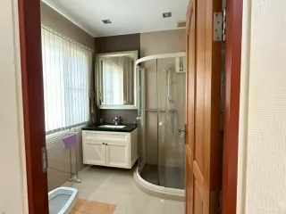 À louer 4 chambres maison à Mueang Chiang Mai, Chiang Mai