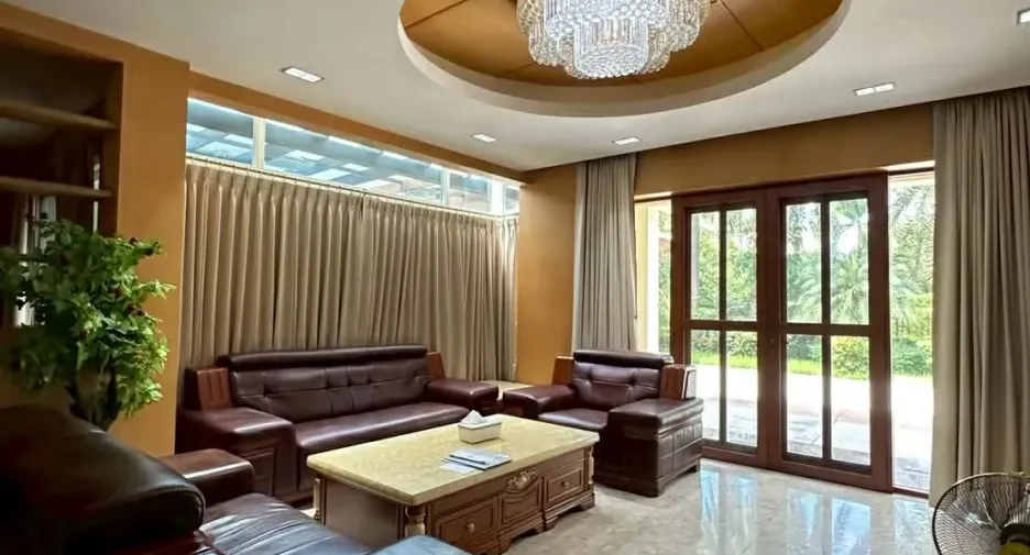 For rent 4 bedrooms house in Mueang Chiang Mai, Chiang Mai