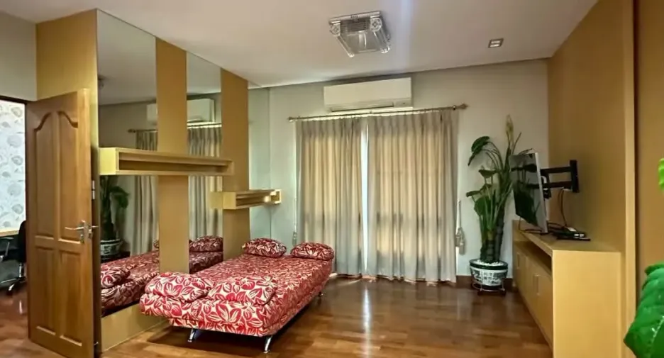 For rent 4 bedrooms house in Mueang Chiang Mai, Chiang Mai