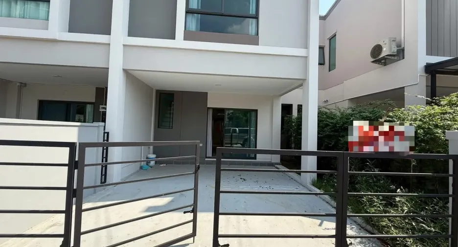 For rent 3 bedrooms townhouse in Bang Phli, Samut Prakan