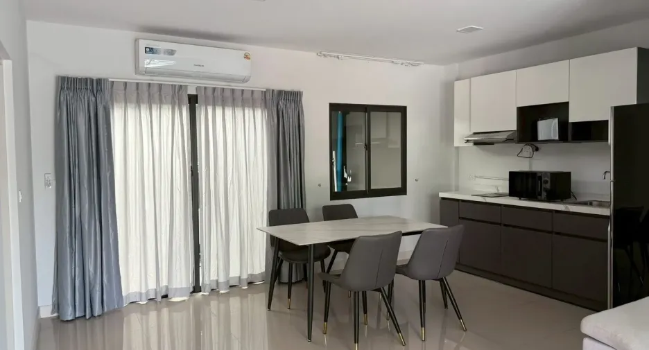 For rent 3 bedrooms townhouse in Bang Phli, Samut Prakan