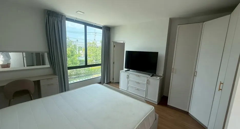 For rent 3 bedrooms townhouse in Bang Phli, Samut Prakan
