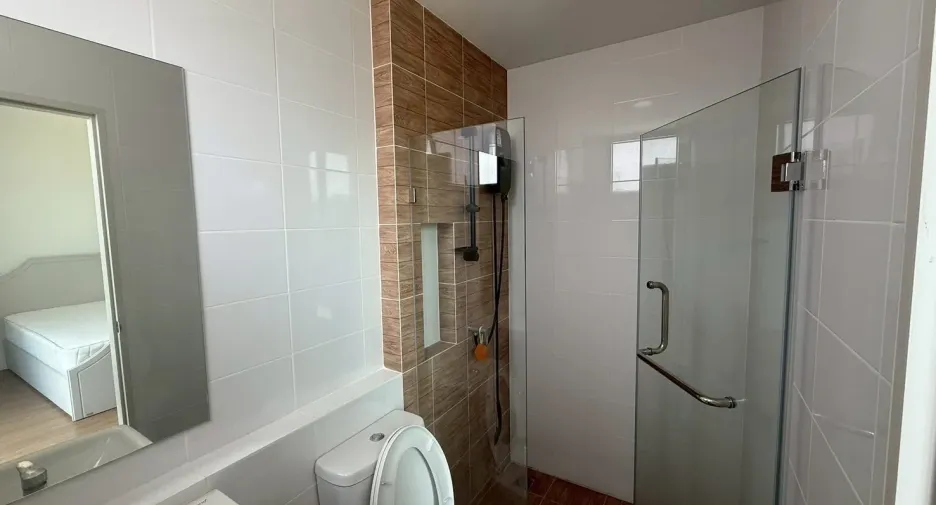 For rent 3 bedrooms townhouse in Bang Phli, Samut Prakan