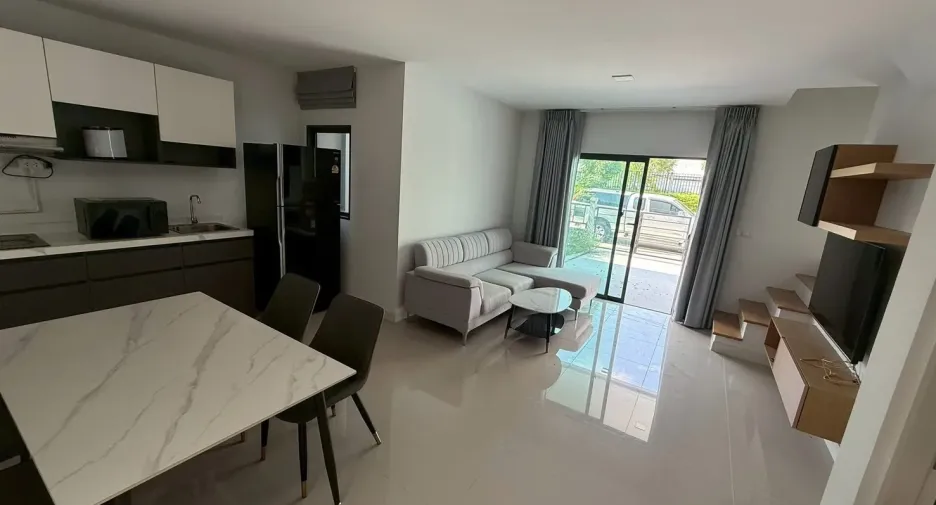 For rent 3 bedrooms townhouse in Bang Phli, Samut Prakan