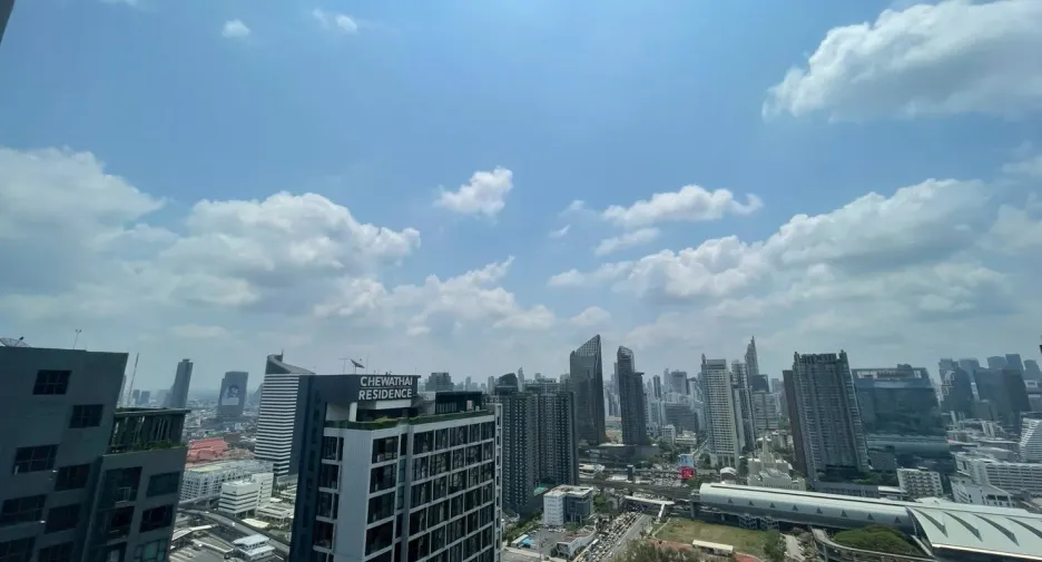 For rent 2 bedrooms condo in Huai Khwang, Bangkok