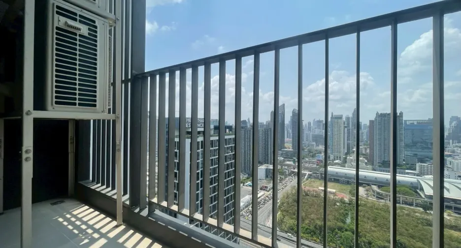 For rent 2 bedrooms condo in Huai Khwang, Bangkok