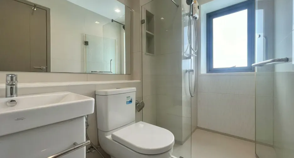For rent 2 bedrooms condo in Huai Khwang, Bangkok