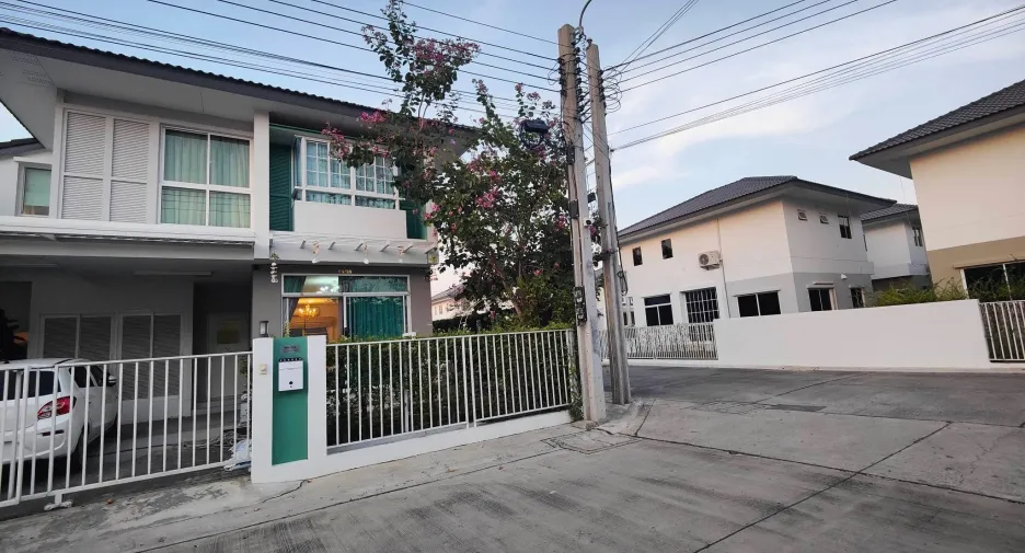 À louer 3 chambres maison à Bang Phli, Samut Prakan
