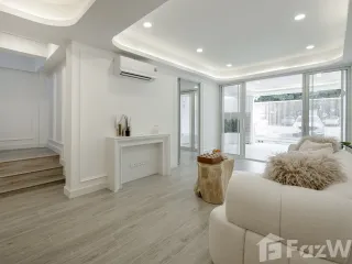 Casa adosada en venta de 4 habitaciones en Watthana, Bangkok