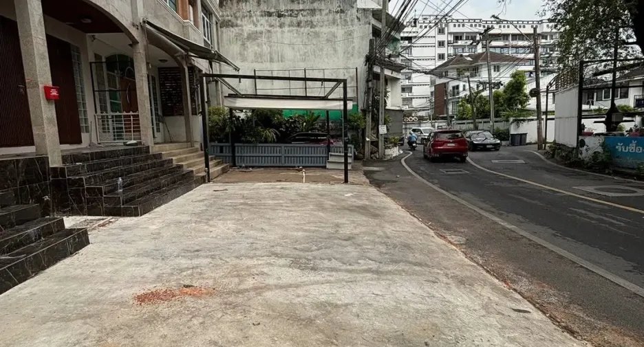 For rent 6 ベッドルーム townhouse in Watthana, Bangkok