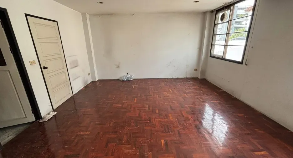 For rent 6 ベッドルーム townhouse in Watthana, Bangkok